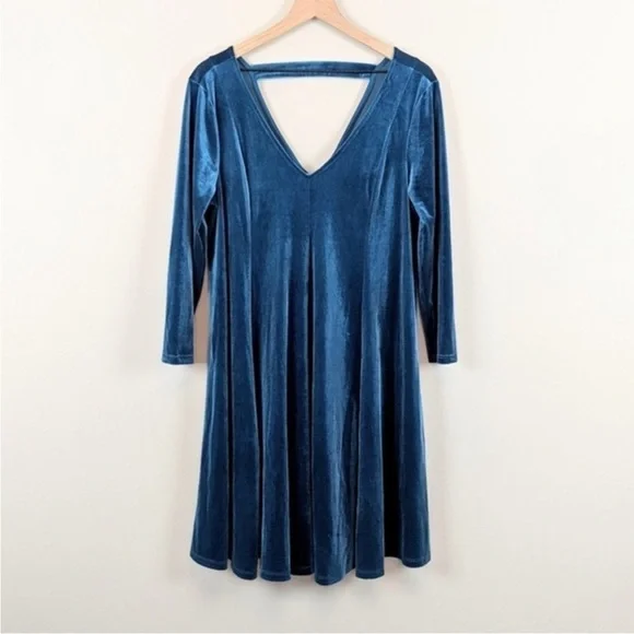 Torrid Velvet Fluted Dress Size 2 - Picture 5 of 10